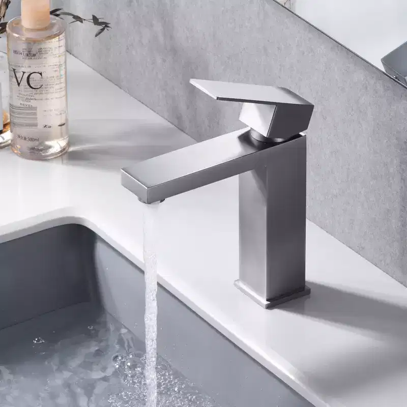 Sumerain One Hole Bathroom Sink Faucet Brushed Nickel Lavatory Faucet Stainless Steel Single Handle